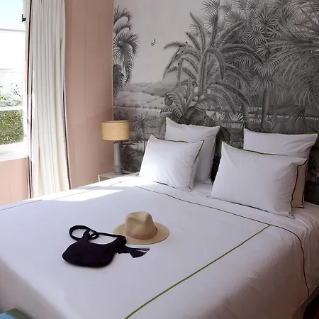 Voyage Hotel